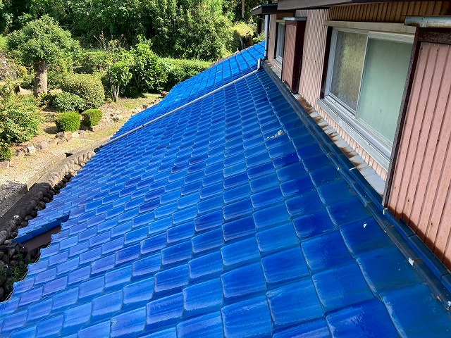 昔ながらの立派な瓦屋根